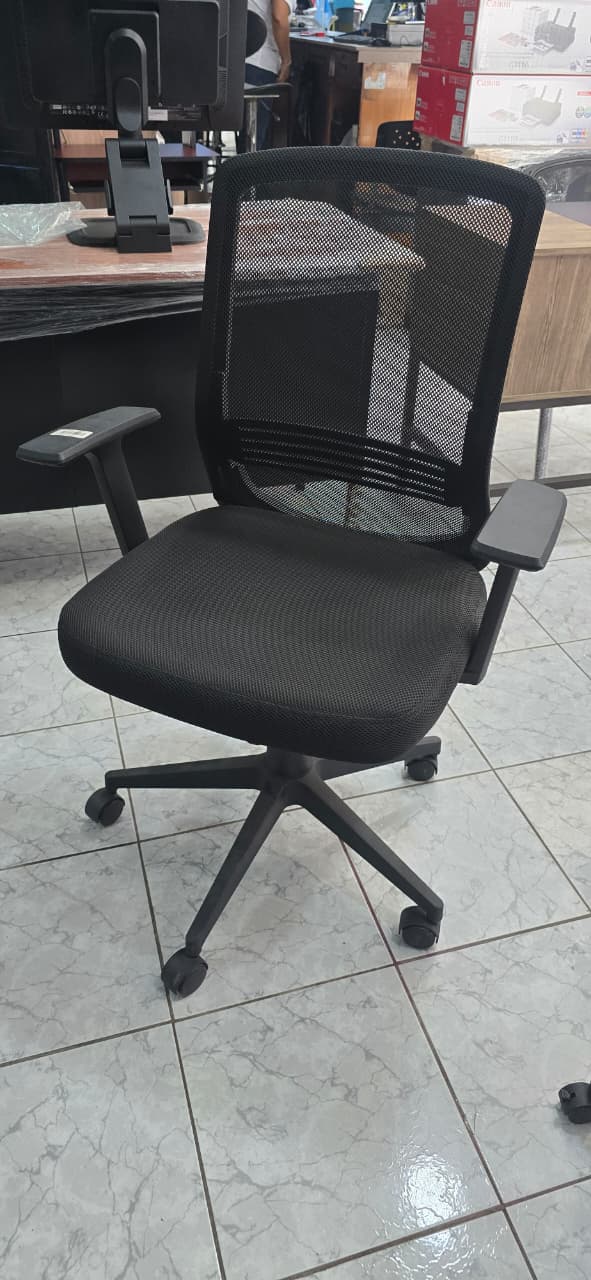 silla ejecutiva de oficina con reposa brasos